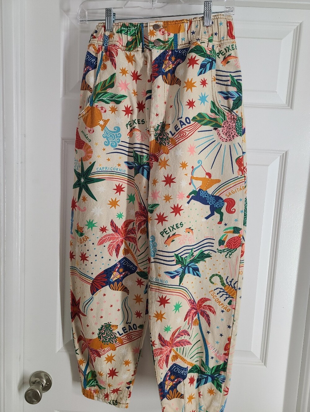Farm Rio Calça Sarja Zodíaco Zodiac Print Barrel Pants Small Cropped Petite
